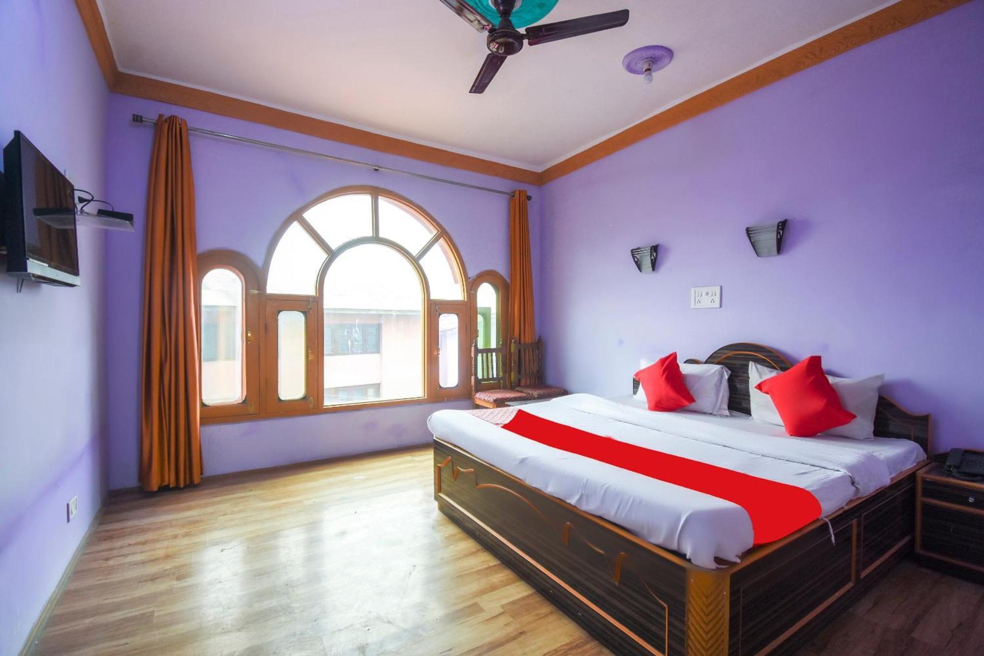 Oyo Hotel New Divine Kashmir Durgjan エクステリア 写真