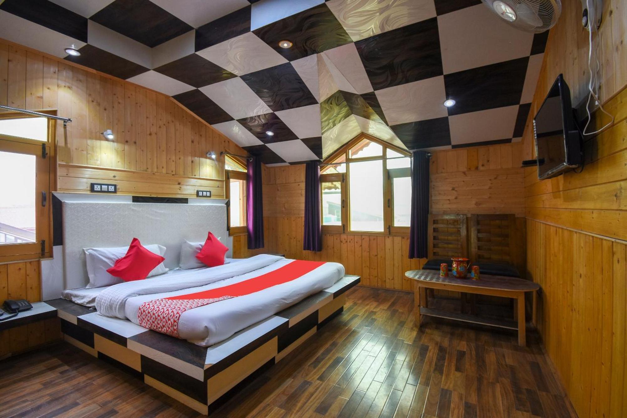 Oyo Hotel New Divine Kashmir Durgjan エクステリア 写真