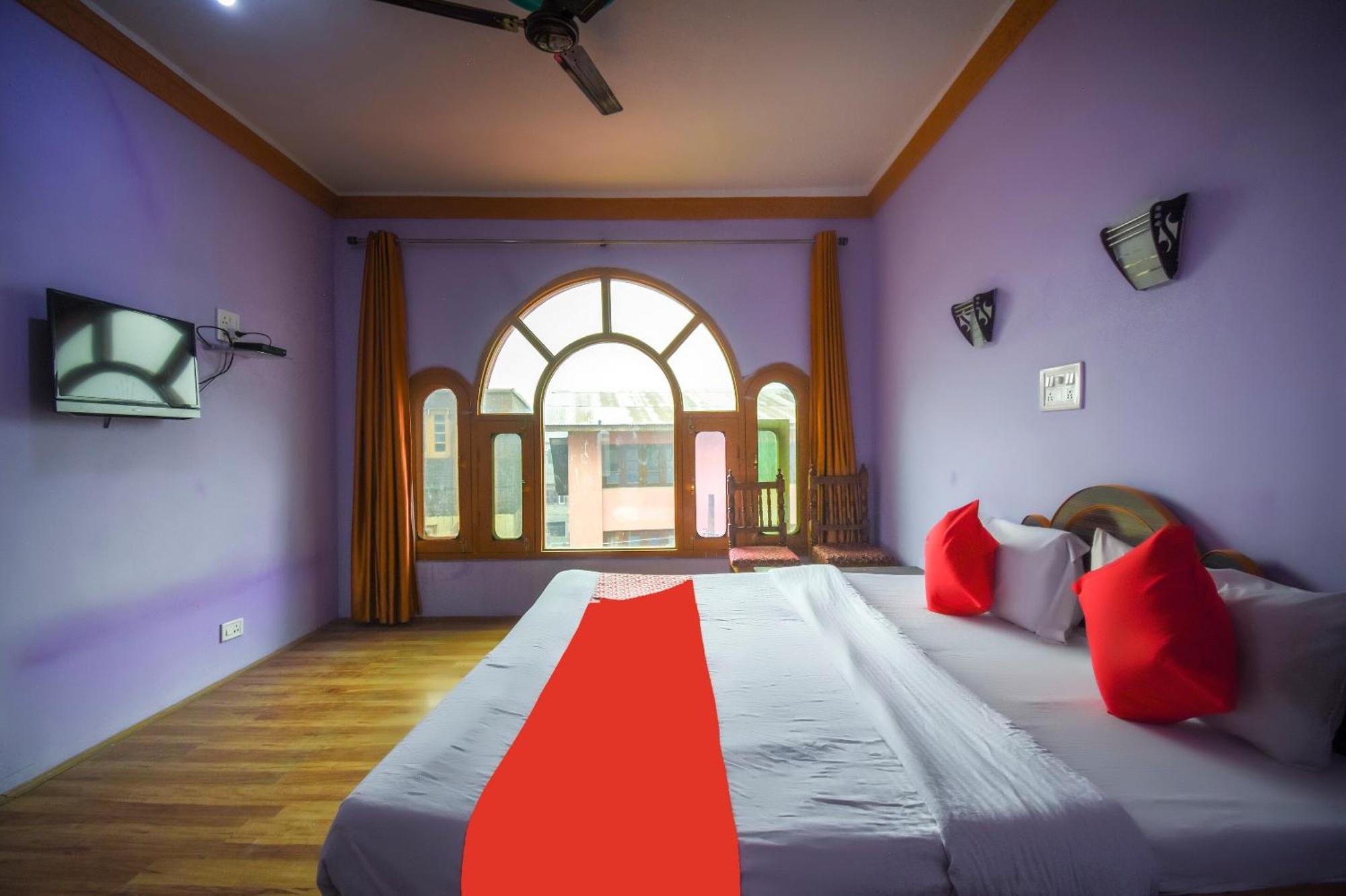 Oyo Hotel New Divine Kashmir Durgjan エクステリア 写真