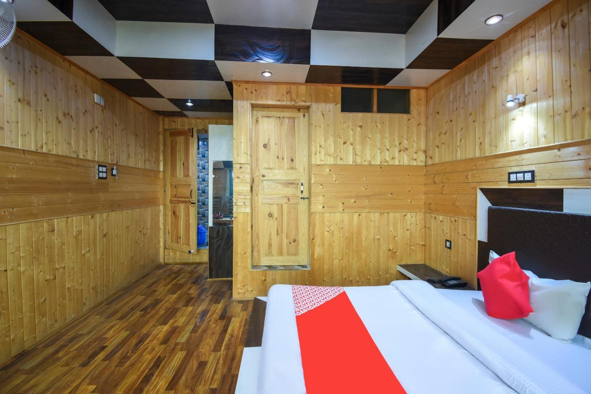 Oyo Hotel New Divine Kashmir Durgjan エクステリア 写真
