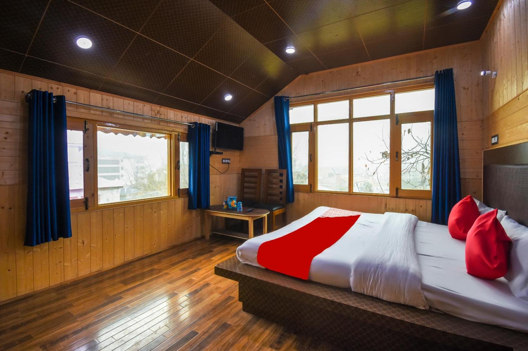 Oyo Hotel New Divine Kashmir Durgjan エクステリア 写真