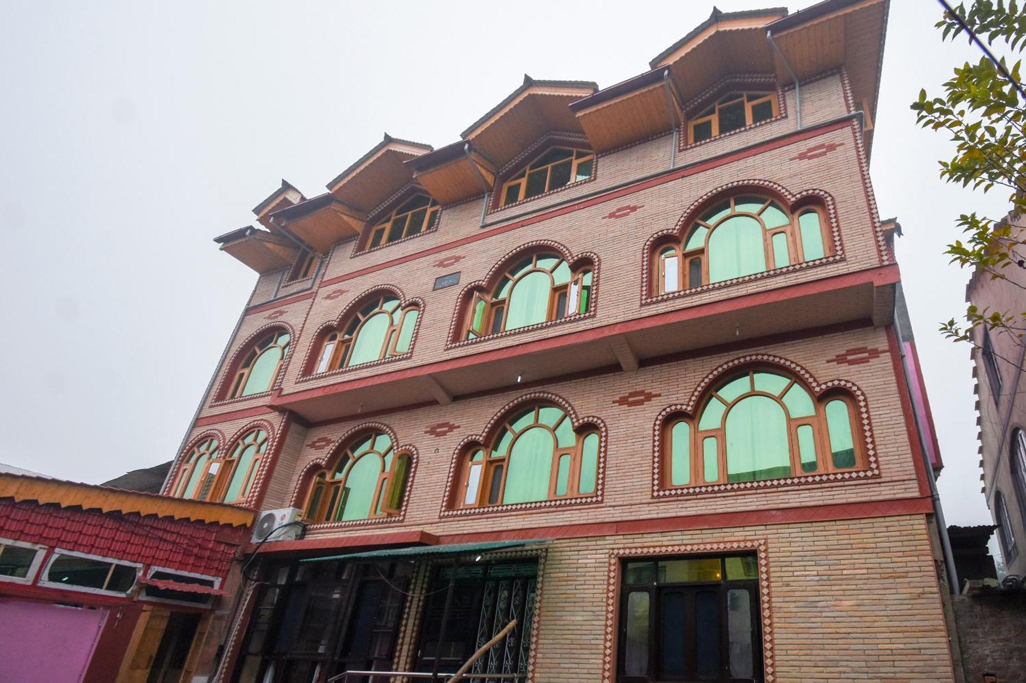 Oyo Hotel New Divine Kashmir Durgjan エクステリア 写真