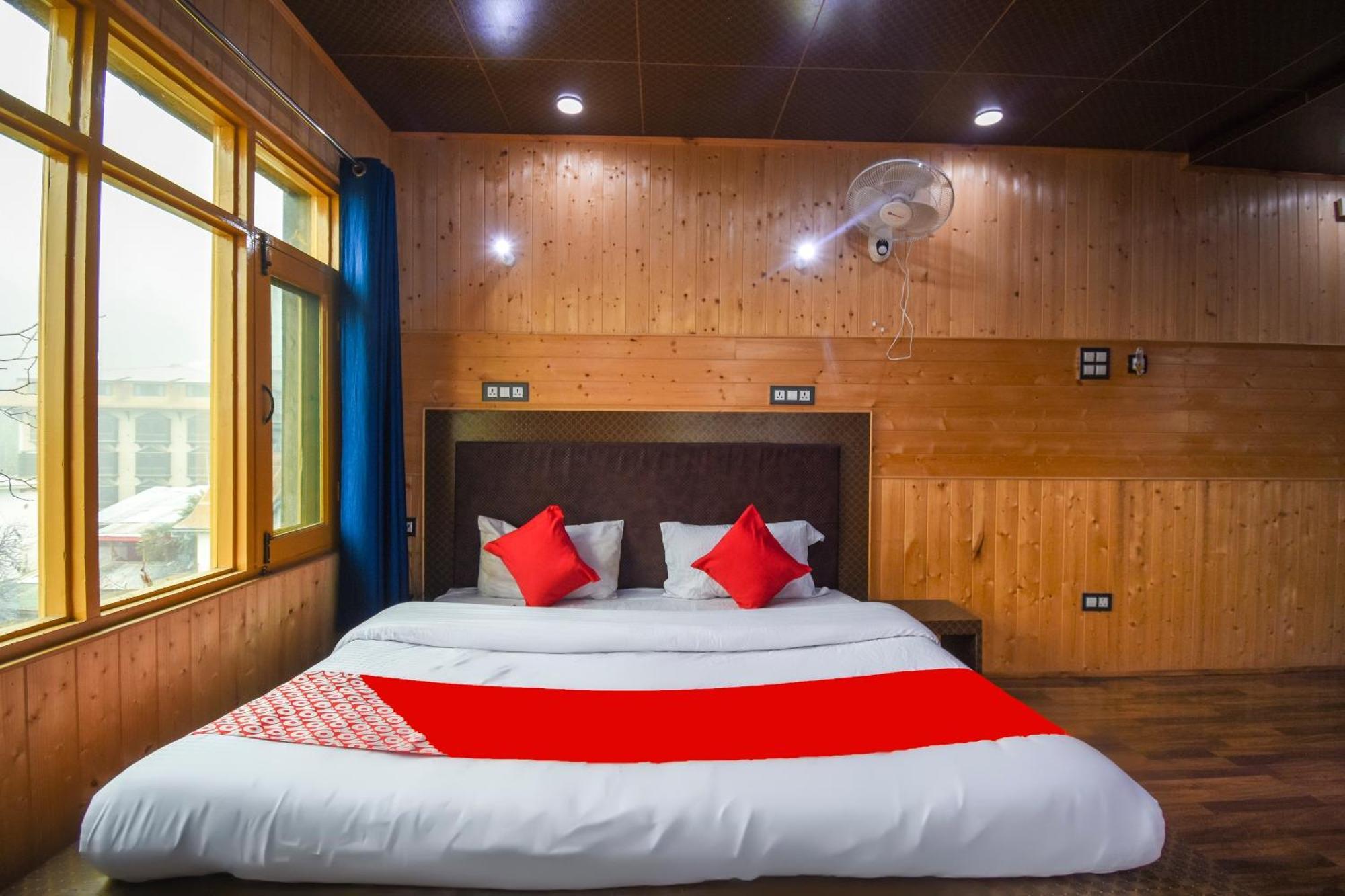 Oyo Hotel New Divine Kashmir Durgjan エクステリア 写真