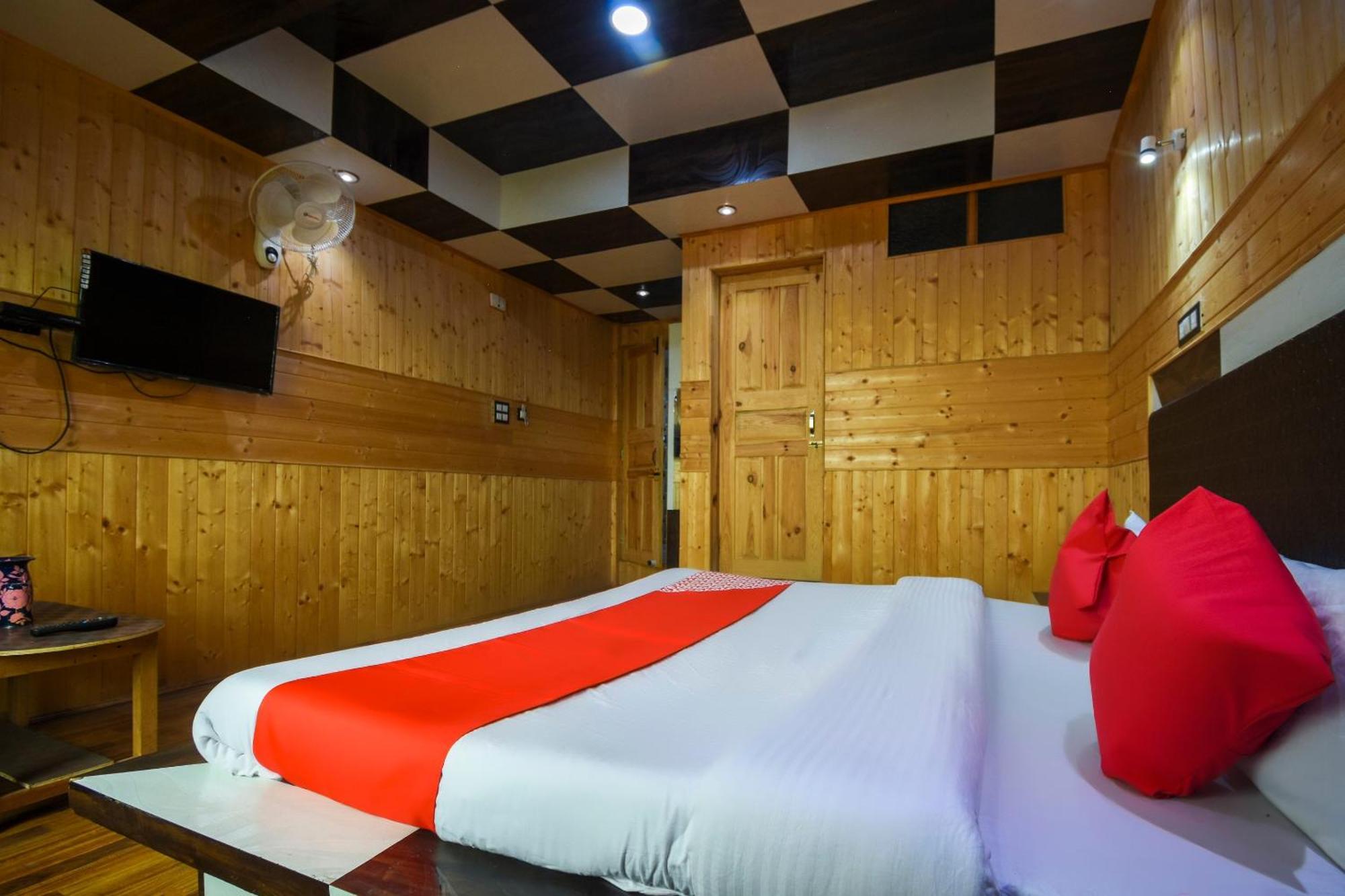 Oyo Hotel New Divine Kashmir Durgjan エクステリア 写真
