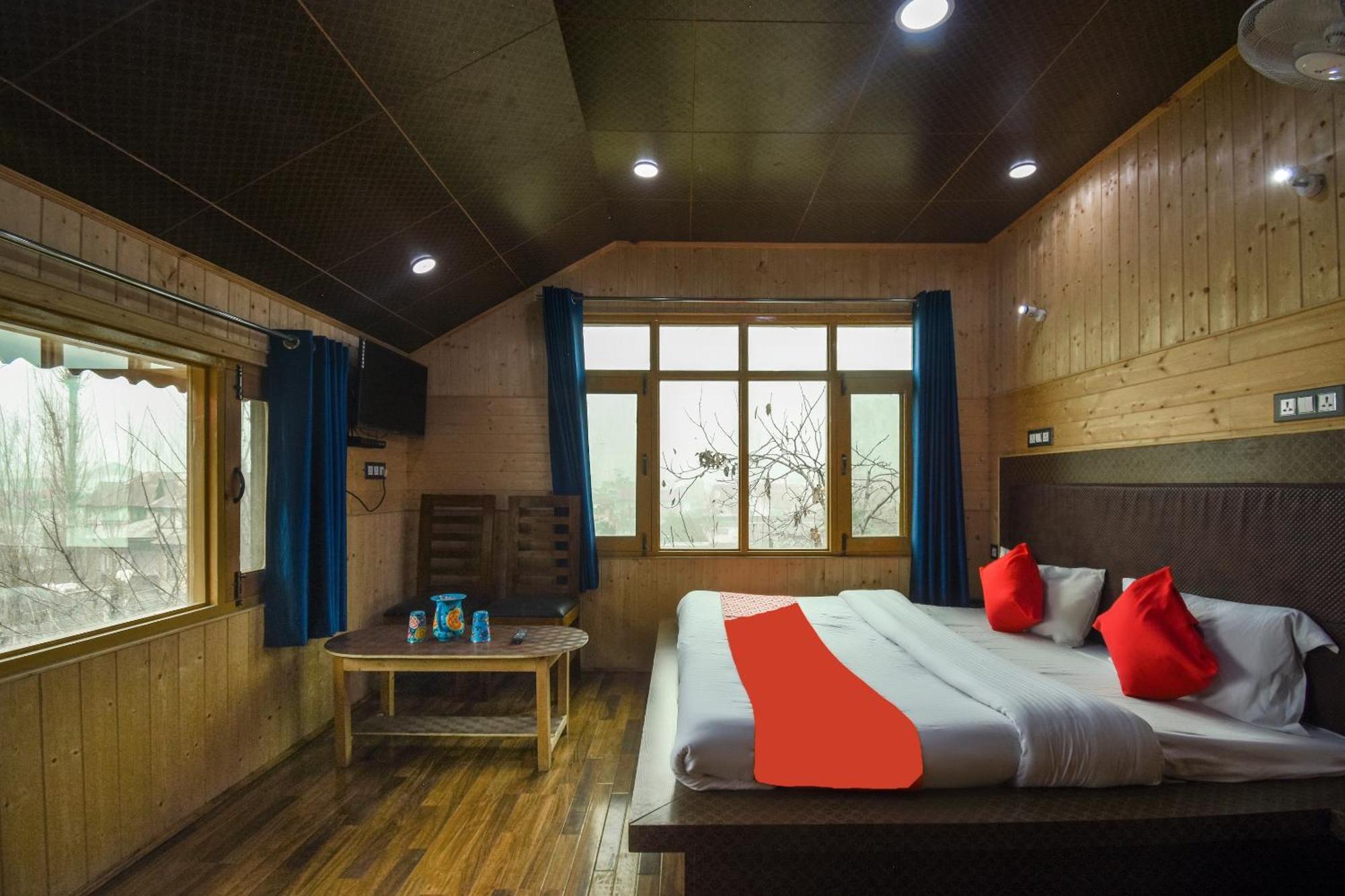 Oyo Hotel New Divine Kashmir Durgjan エクステリア 写真