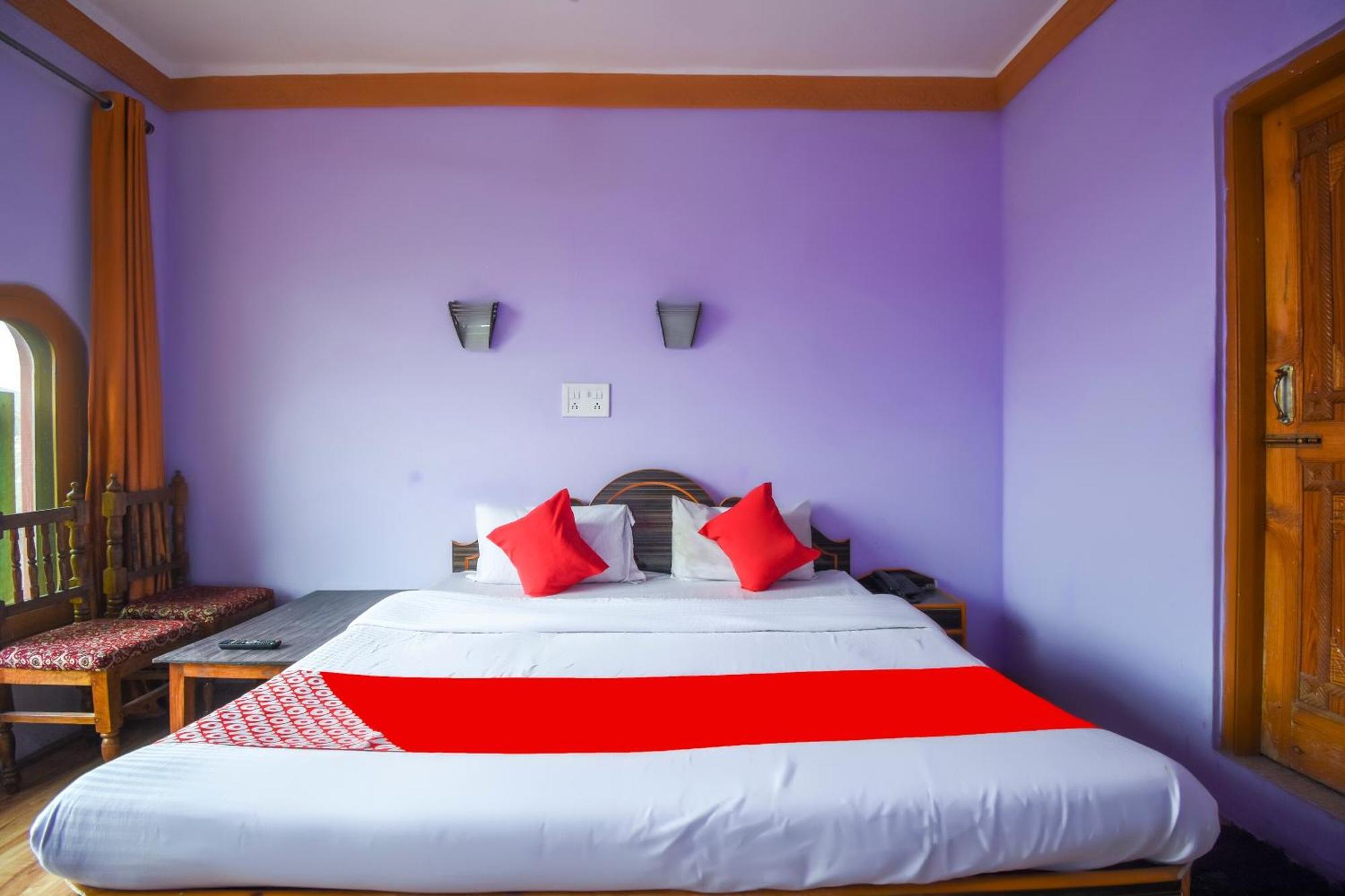 Oyo Hotel New Divine Kashmir Durgjan エクステリア 写真