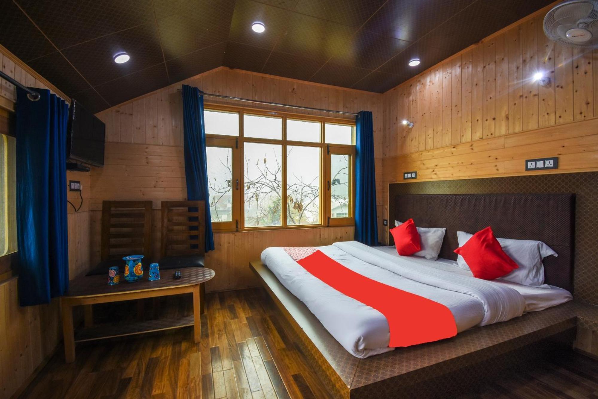Oyo Hotel New Divine Kashmir Durgjan エクステリア 写真