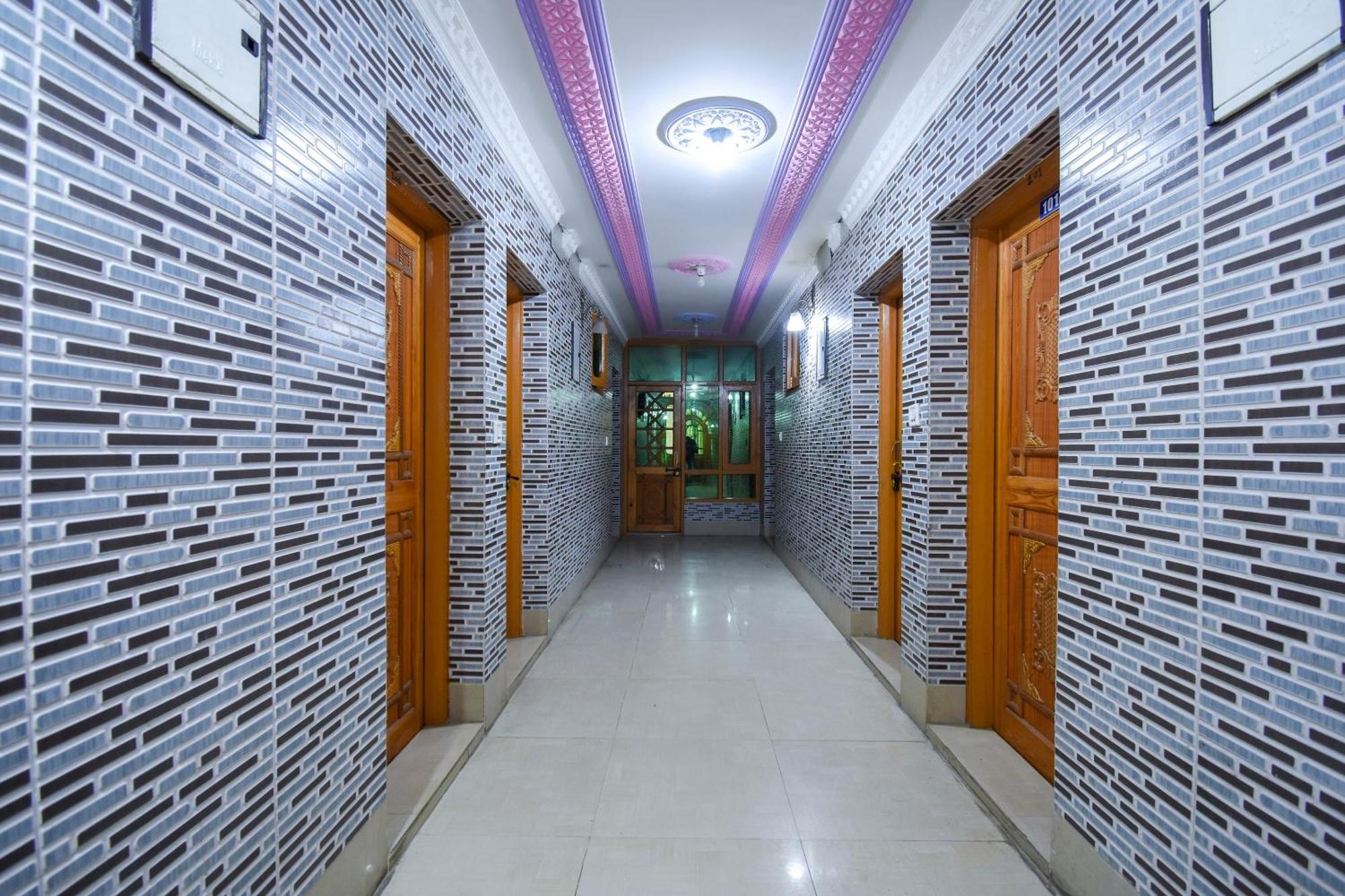 Oyo Hotel New Divine Kashmir Durgjan エクステリア 写真
