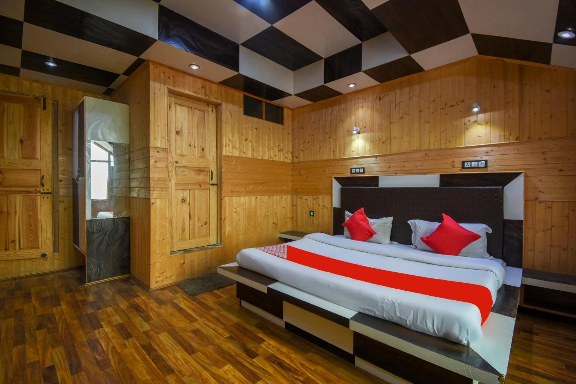 Oyo Hotel New Divine Kashmir Durgjan エクステリア 写真