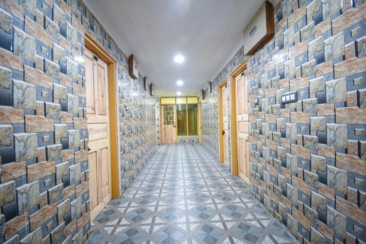 Oyo Hotel New Divine Kashmir Durgjan エクステリア 写真